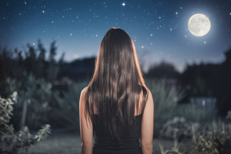 femme-cheveux-longs-nuit-etoilee
