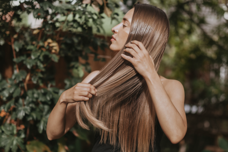 femme-cheveux-longs-jardin-masque-capillaire