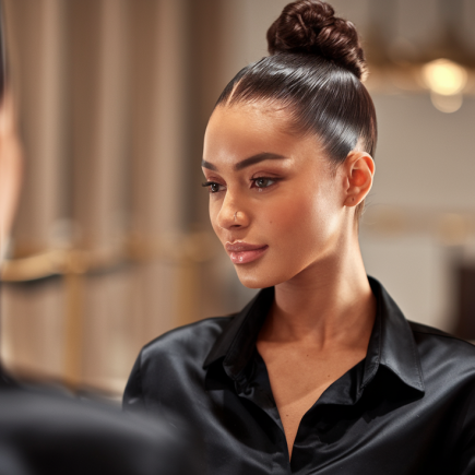 femme-cheveux-brillants-salon-coiffure